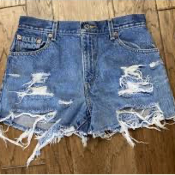 Custom Distressed VINTAGE Levi’s 550 Cutoff Shorts - Picture 8 of 10
